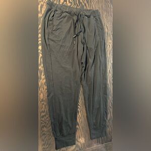 MTA Woman’s Athletic Crop Pants. Black (1018)